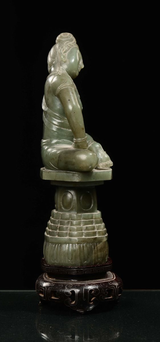 Rara Figura di Amitaya Seduta in Giada Spinacio, Cina, Dinastia Qing, Fine XIX Secolo