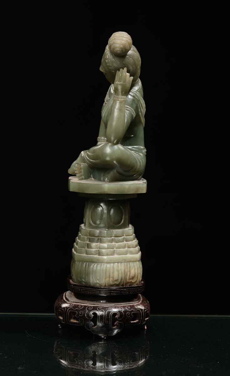 Rara Figura di Amitaya Seduta in Giada Spinacio, Cina, Dinastia Qing, Fine XIX Secolo