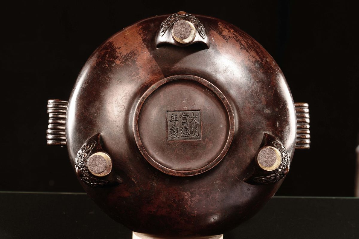 Rarissimo Incensiere in Bronzo Inciso a Due Manici, Cina, Dinastia Qing, Epoca Kangxi (1662-1722)