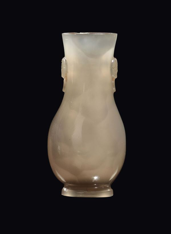 A small white agate vase, China, Qing Dynasty, Qianlong period (1736-1796)