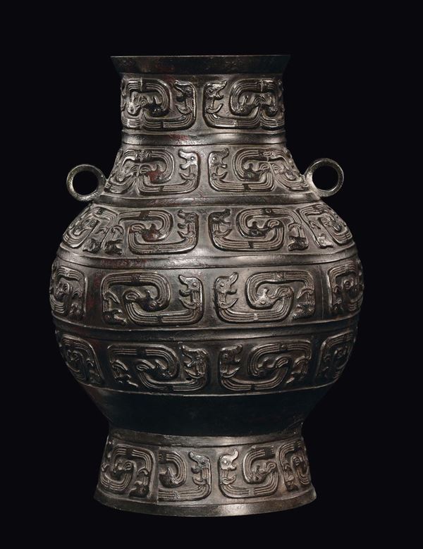 Grande vaso in bronzo di forma e disegno arcaico, Cina, Dinastia Ming, XVI secolo