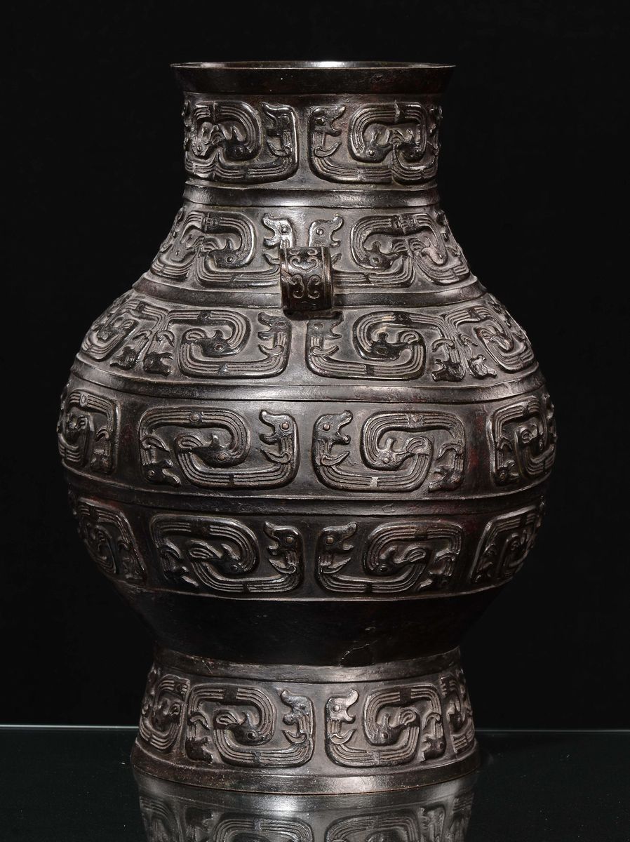 Grande Vaso in Bronzo di Forma e Disegno Arcaico, Cina, Dinastia Ming, XVI Secolo