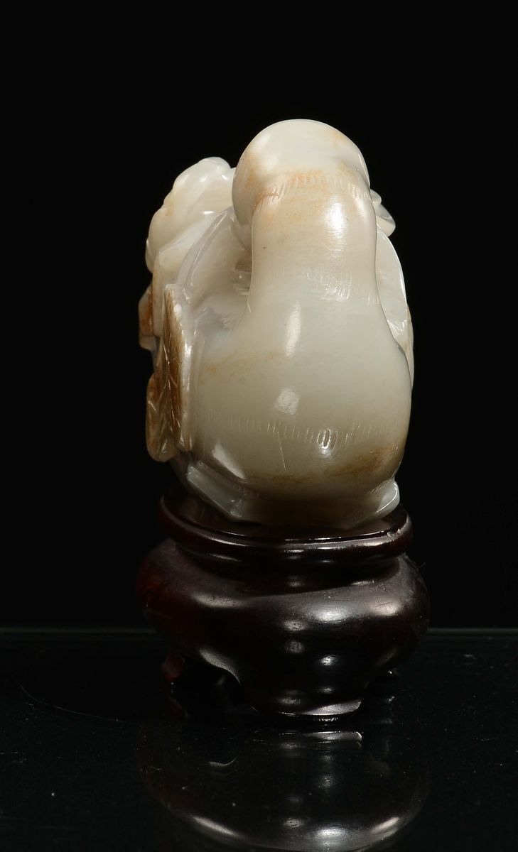 Anatra Scolpita in Giada Bianca con Russet, Cina, Dinastia Qing, Epoca Qianlong (1736-1796)