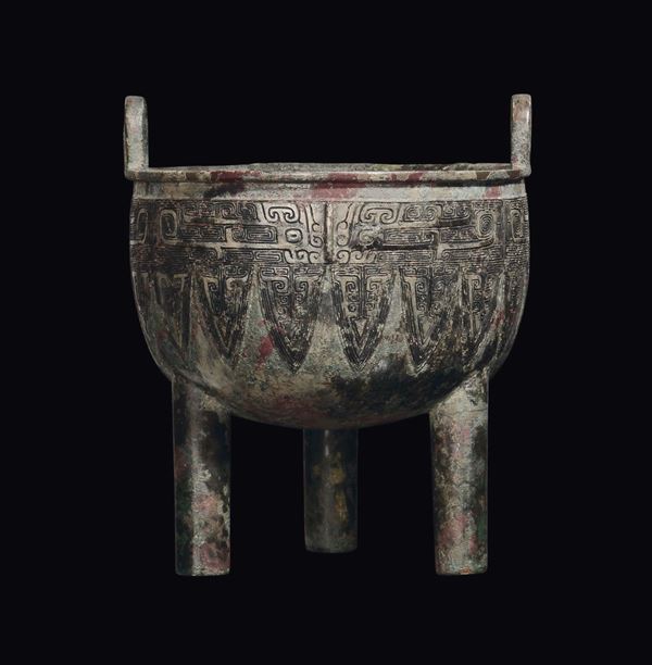 Incensiere tripode rituale in bronzo cesellato, Cina, Dinastia Shang (1750-1028 a.C.)