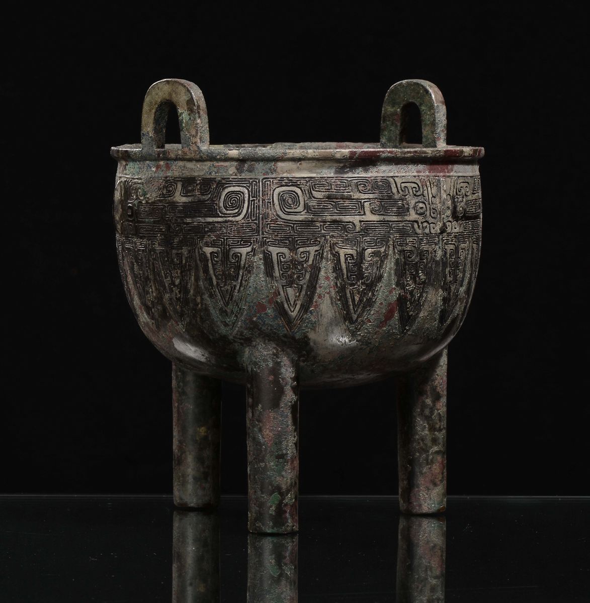 Incensiere Tripode Rituale in Bronzo Cesellato, Cina, Dinastia Shang (1750-1028 a.C.)