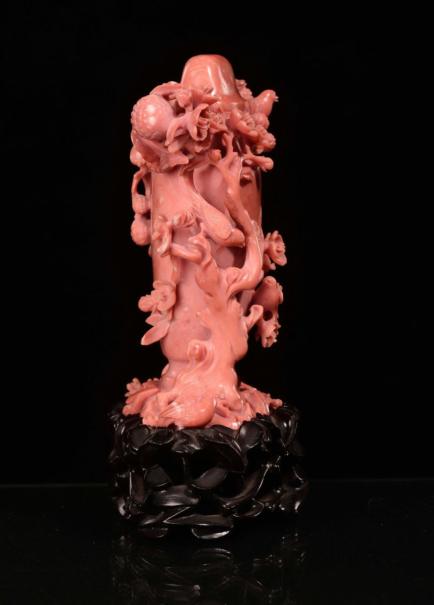 Vaso con Fiori Scolpito in Corallo, Cina, Dinastia Qing, Fine XIX Secolo