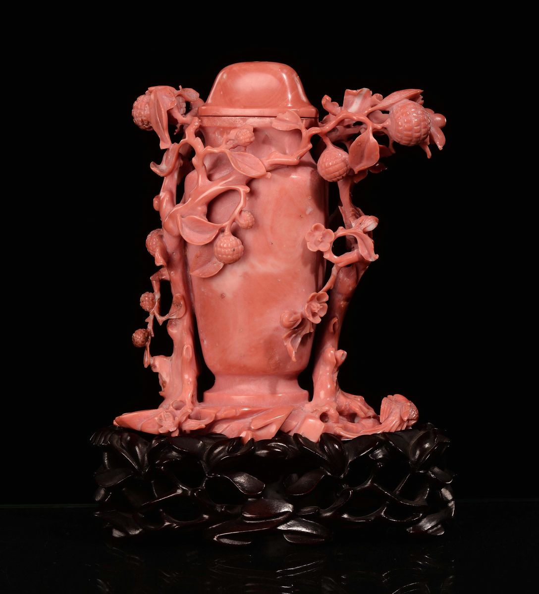 Vaso con Fiori Scolpito in Corallo, Cina, Dinastia Qing, Fine XIX Secolo