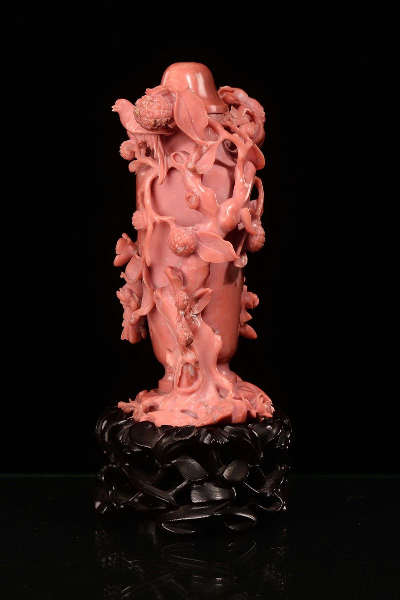 Vaso con Fiori Scolpito in Corallo, Cina, Dinastia Qing, Fine XIX Secolo