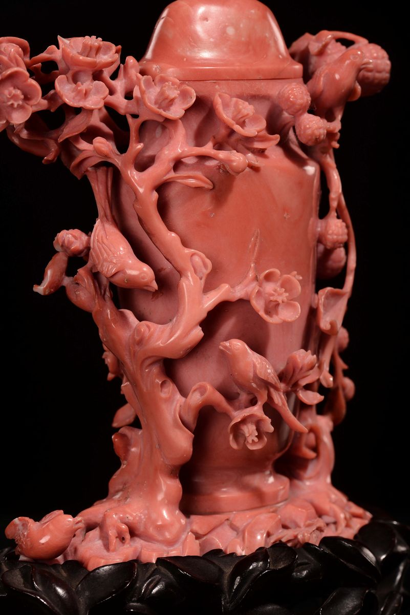 Vaso con Fiori Scolpito in Corallo, Cina, Dinastia Qing, Fine XIX Secolo