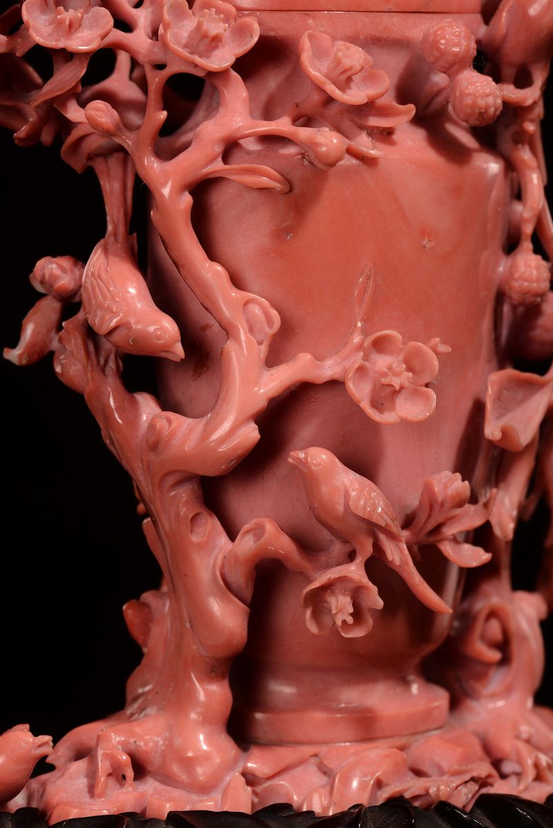 Vaso con Fiori Scolpito in Corallo, Cina, Dinastia Qing, Fine XIX Secolo