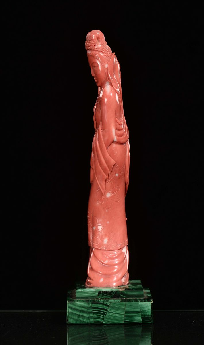 Guanyin Scolpita in Corallo, Cina, Inizio XX Secolo