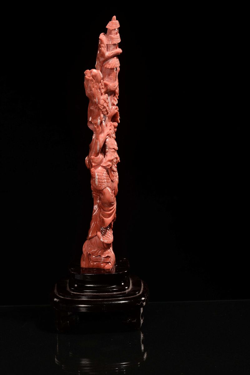 Figura di Dignitario Scolpito in Corallo, Cina, Inizio XX Secolo