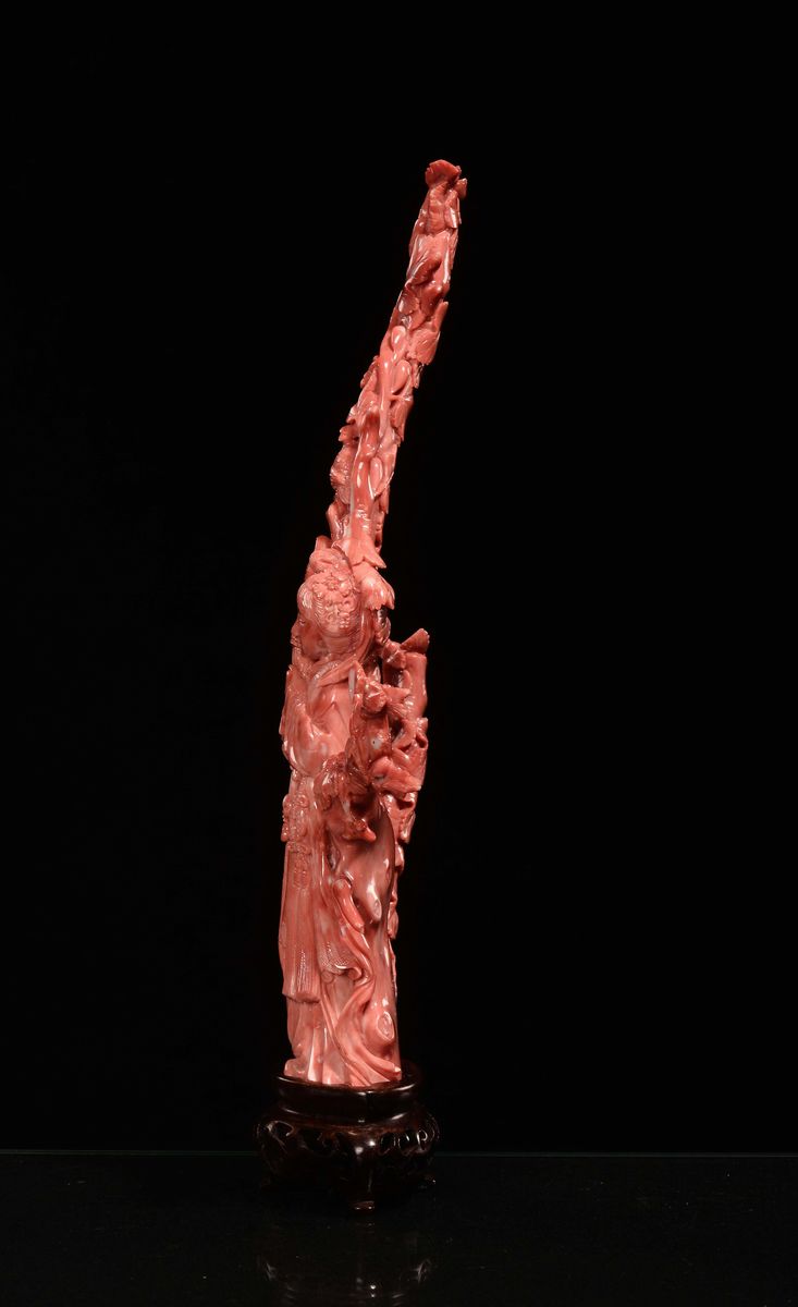 Figura di Guanyin con Uccellini in Corallo Scolpito, Cina, Dinastia Qing, Fine XIX Secolo