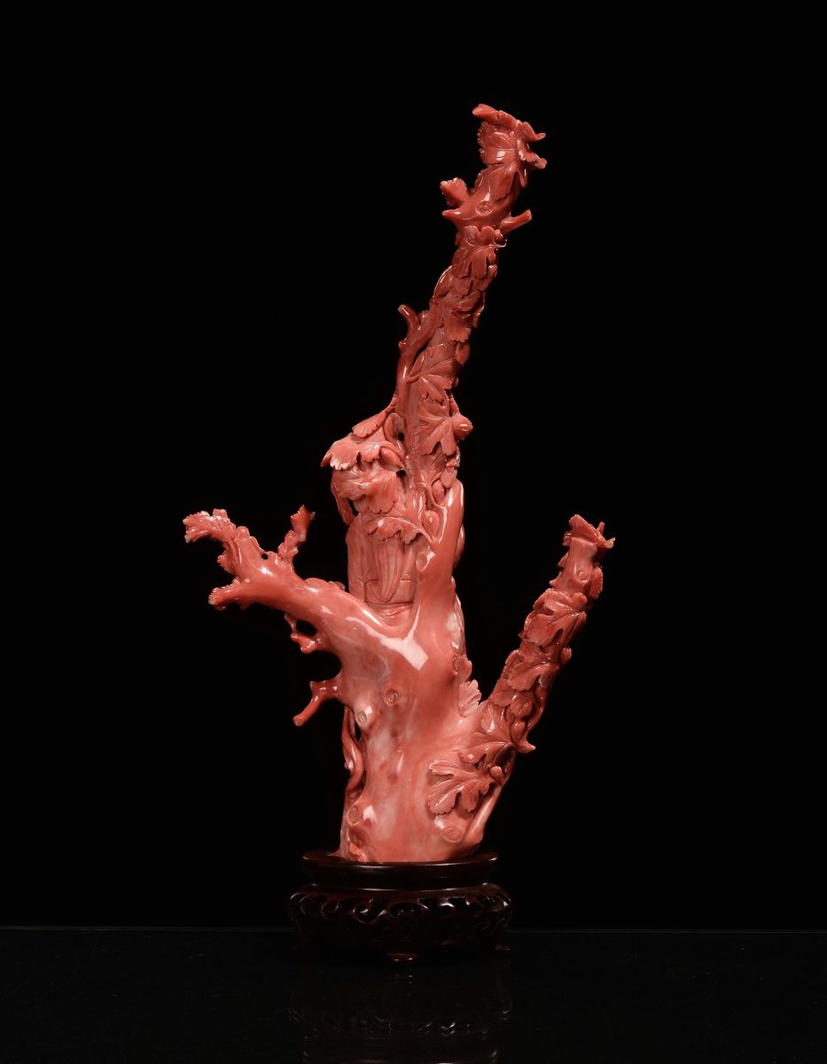 Figura di Guanyin con Uccellini in Corallo Scolpito, Cina, Dinastia Qing, Fine XIX Secolo