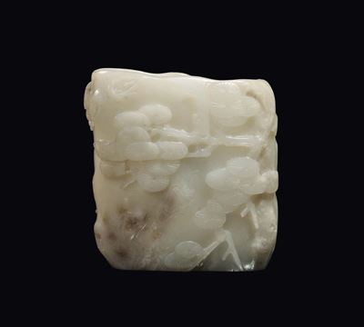 Vasetto in Giada Celadon con Fiori Scolpiti, Cina, Dinastia Qing, Epoca Qianlong (1736-1796)