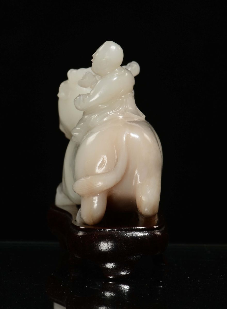 Scultura di Bue con Cavaliere in Giada Bianca, Cina, Dinastia Qing, XIX Secolo