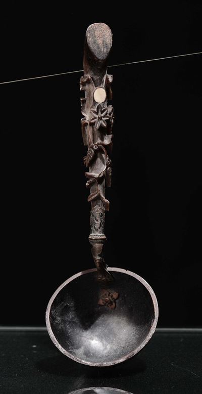 Piccolo Mestolo in Legno di Homu Intagliato, Cina, Dinastia Qing, XIX Secolo