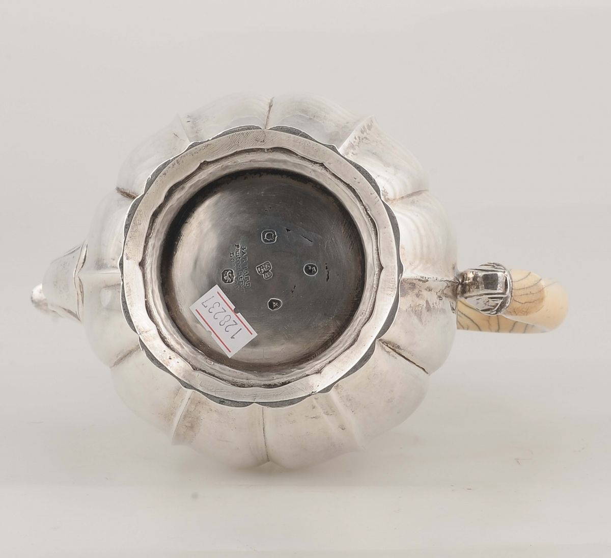 Caffettiera in Argento con Corpo Costolato, Garrards London XIX Secolo