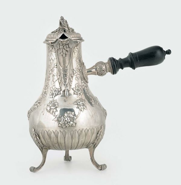 Caffettiera in argento sbalzato, Francia 1880