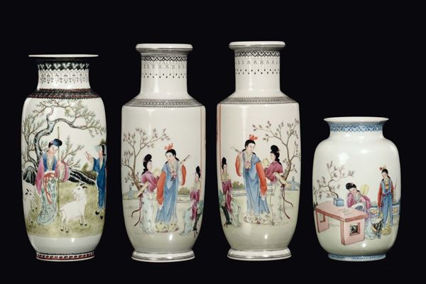 Lotto di quattro vasi in porcellana policroma con personaggi e iscrizioni, Cina, Repubblica, XX secolo
