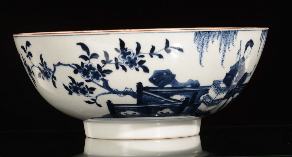 Grande Ciotola in Porcellana Bianca e Blu con Guanyin e Fanciulli, Cina, Dinastia Qing, Epoca Qia...