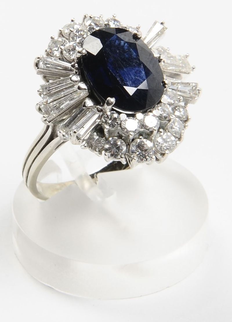 A sapphire and diamond cluster ring  - Auction Fine Jewels - I - Cambi Casa d'Aste