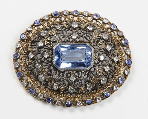 A synthetic spinel, gold and silver brooch