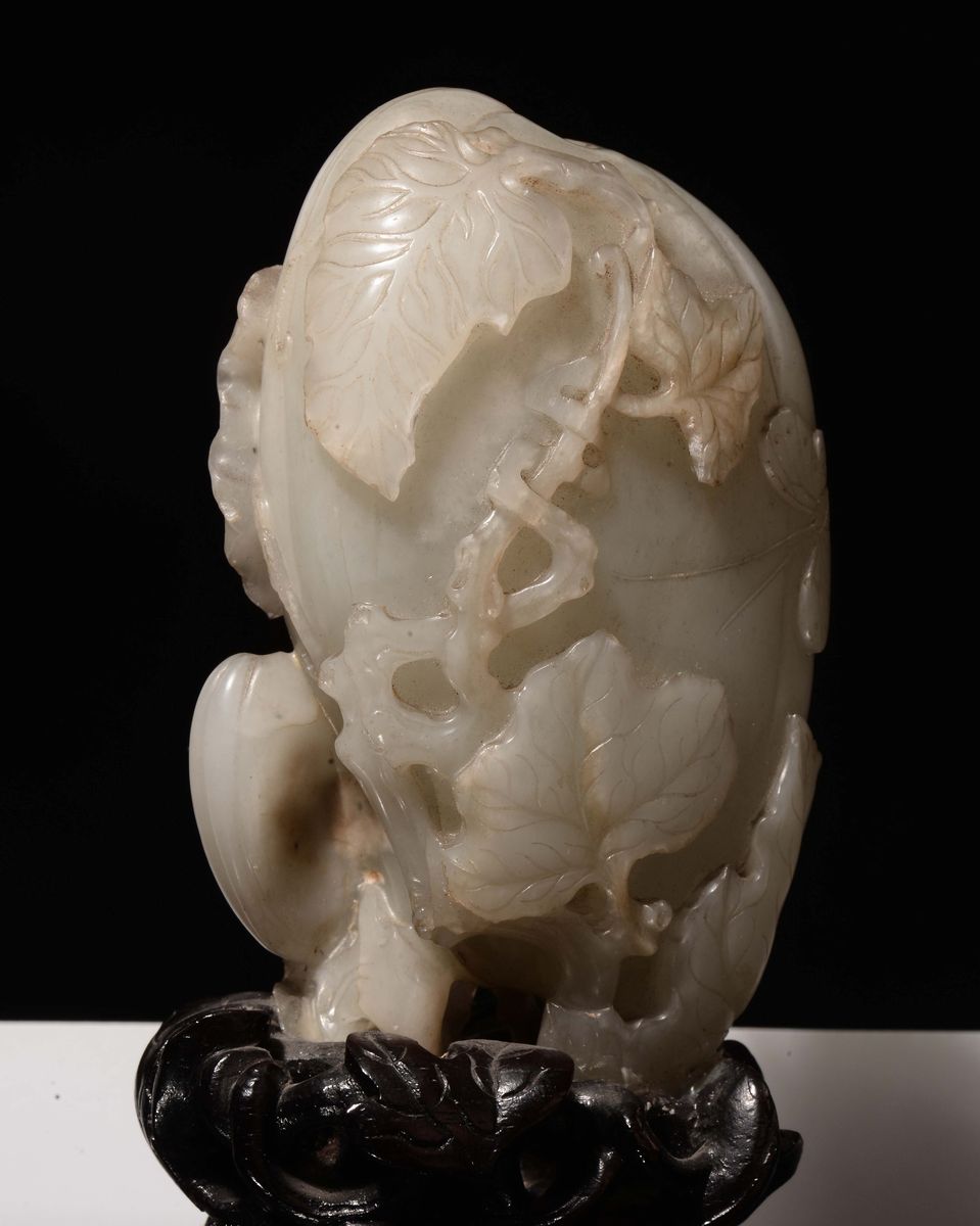 Montagna in Giada Celadon con Foglie ed Elementi Vegetali, Cina, Dinastia Qing, Epoca Qianlong (1...