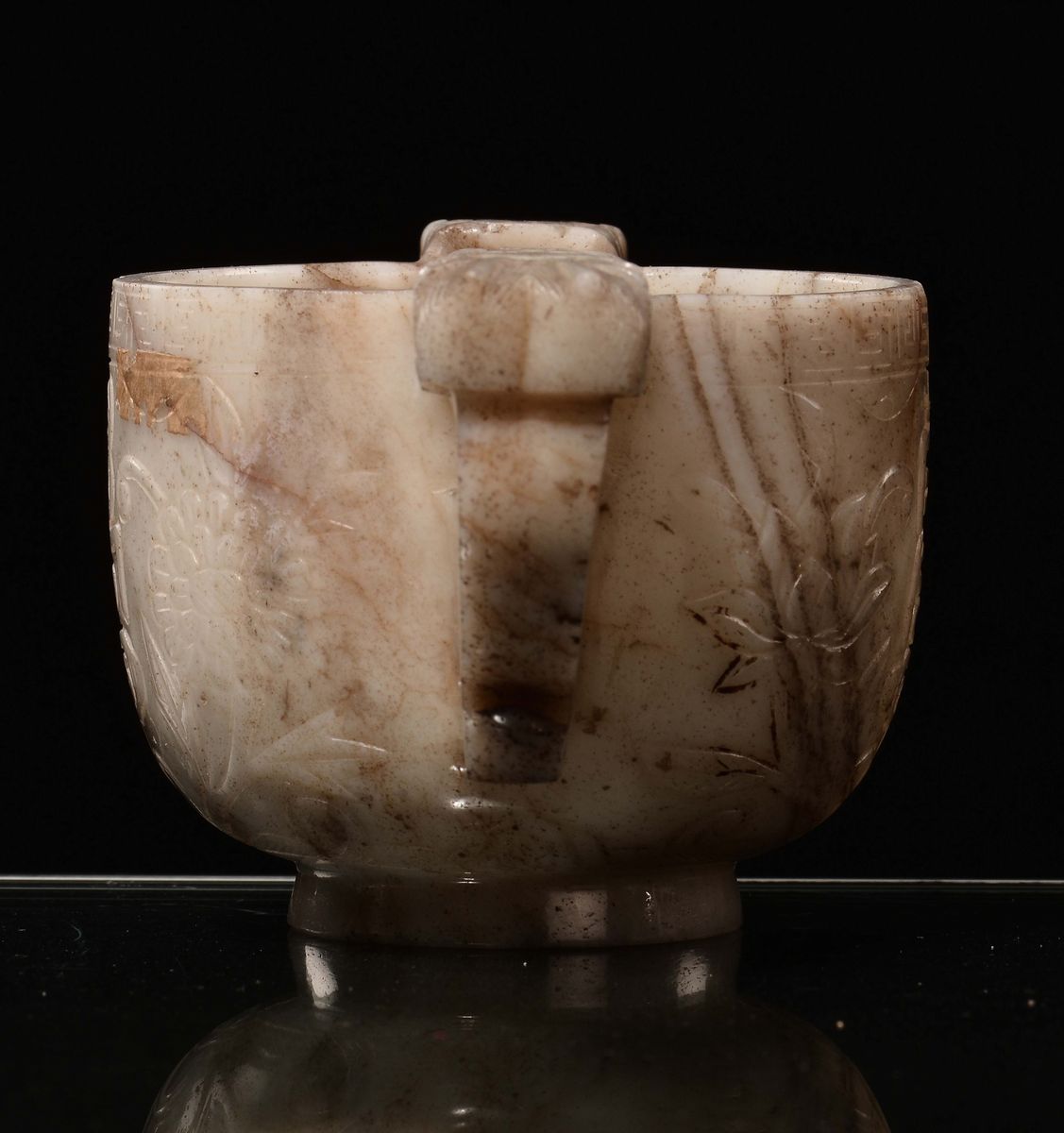 Coppa in Giada Arcaica con Manici a Guisa di Drago, Cina, Dinastia Ming, XVII Secolo