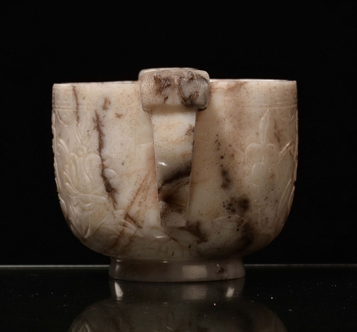Coppa in Giada Arcaica con Manici a Guisa di Drago, Cina, Dinastia Ming, XVII Secolo