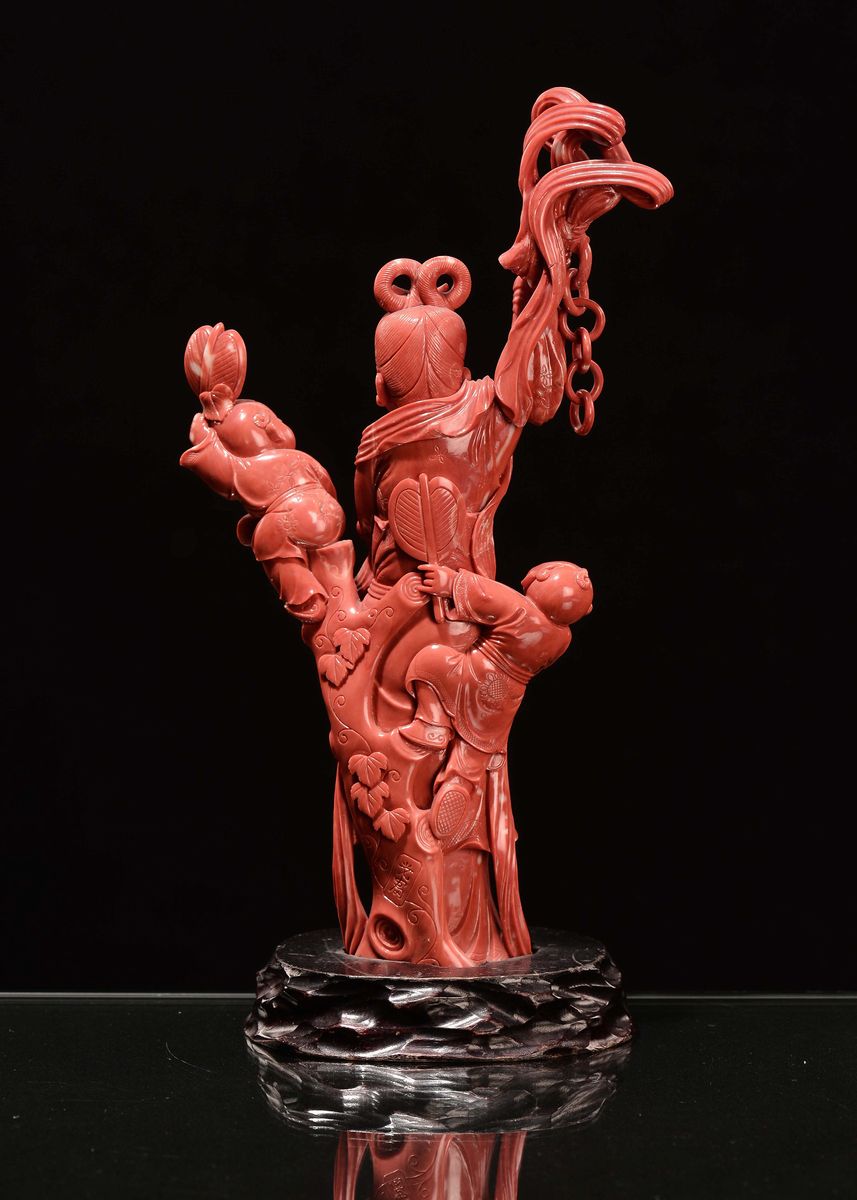 Guanyin in Corallo Rosso con Bambini, Cina, Dinastia Qing, Fine XIX Secolo
