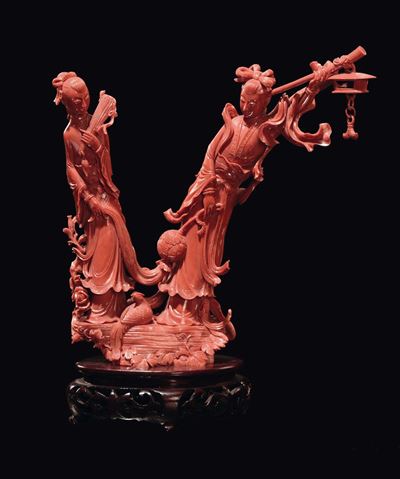 Gruppo in Corallo Raffigurante Due Guanyin, Cina, Dinastia Qing, Fine XIX Secolo