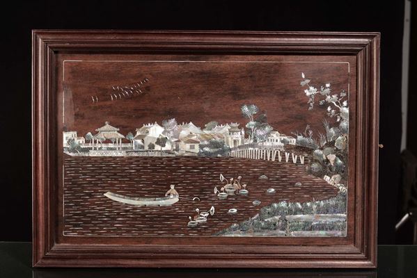 Quadro in legno con intarsi in madreperla raffigurante paesaggio, Cina, fine XIX secolo