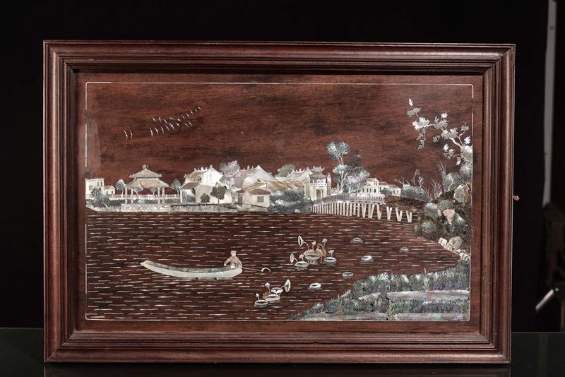 Quadro in legno con intarsi in madreperla raffigurante paesaggio, Cina, fine XIX secolo  - Asta Chinese Works of Art - Cambi Casa d'Aste