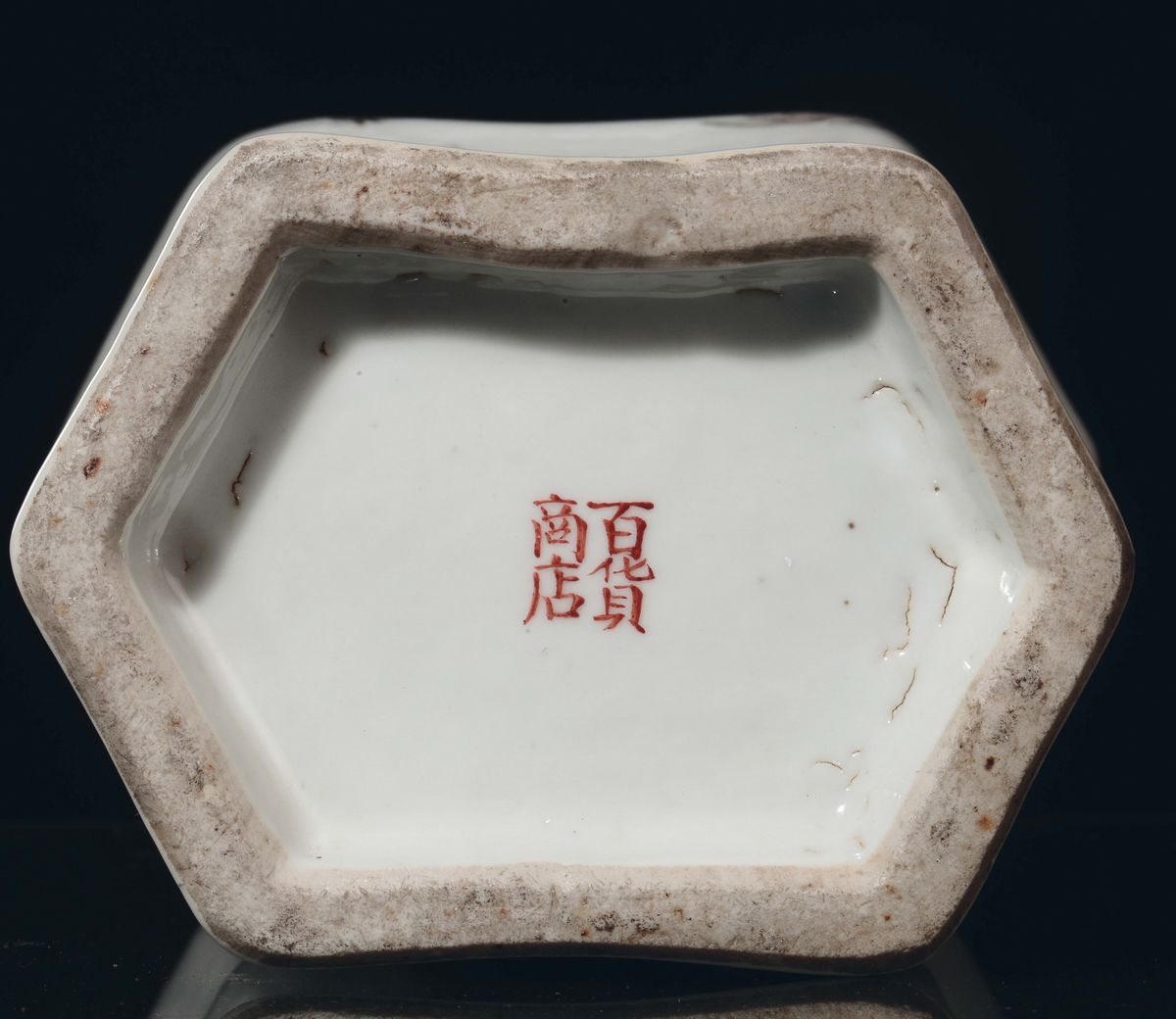 Vaso in Porcellana Policroma con Volatili a Piccole Iscrizioni, Cina, Dinastia Qing, Fine XIX Sec...