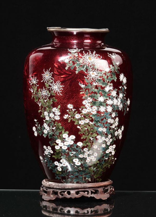 Vaso in smalti cloisonnè a motivi floreali, Giappone, XX secolo