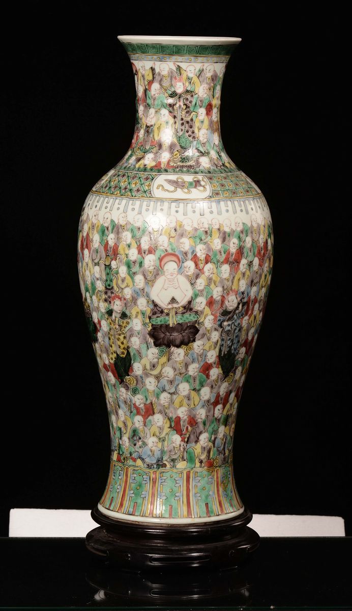 Vaso in Porcellana Famiglia Verde con Raffigurazione di Monaci, Cina, Dinastia Qing, XIX Secolo