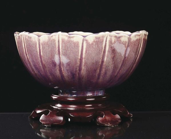 A porcelain pink flambé bowl in the shape of a flower, China, Qing Dynasty, 19th century