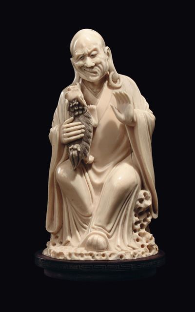 Luohan in Avorio con Cagnolino, Scuola di Pechino, Cina, Dinastia Qing, Fine XIX Secolo