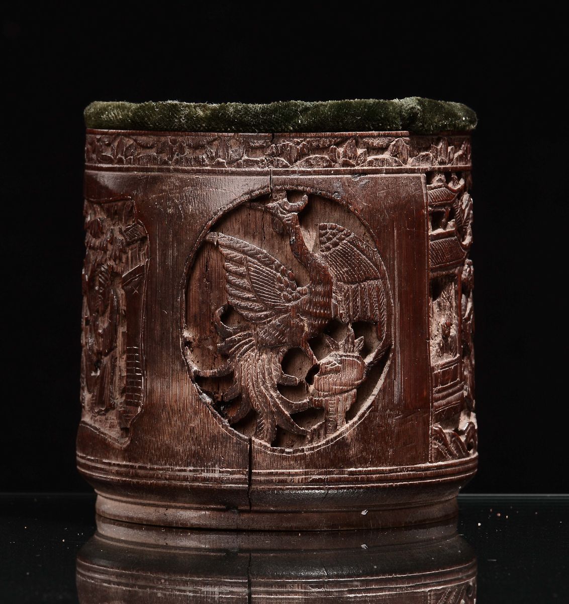Portapennelli in Bamboo con Incisi Personaggi ed Animali, Cina, Dinastia Qing, XIX Secolo