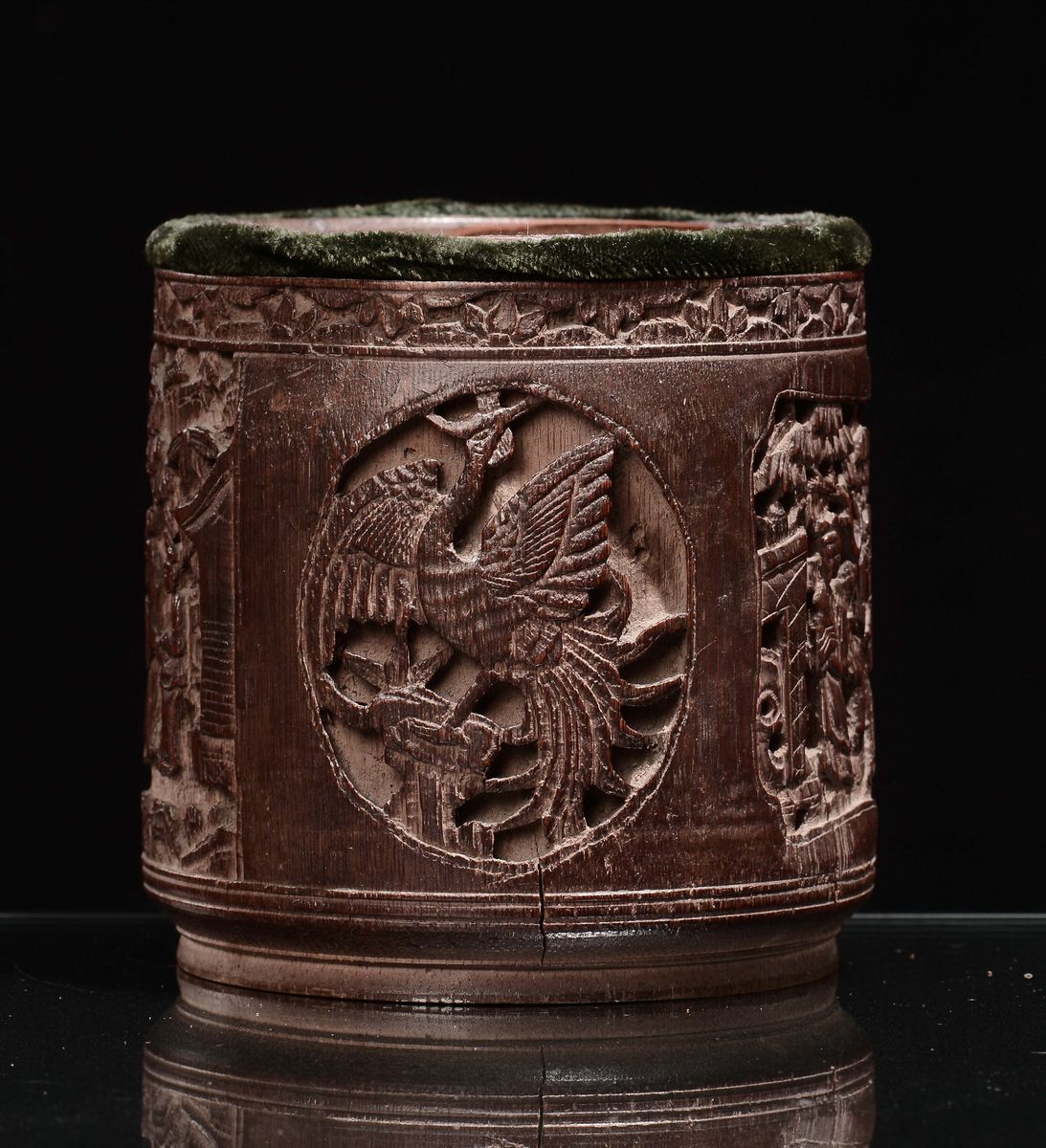 Portapennelli in Bamboo con Incisi Personaggi ed Animali, Cina, Dinastia Qing, XIX Secolo