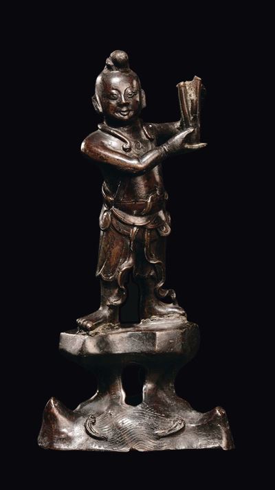 Scultura in Bronzo Raffigurante Fanciullo con Vaso, Cina, Dinastia Ming. XVII Secolo