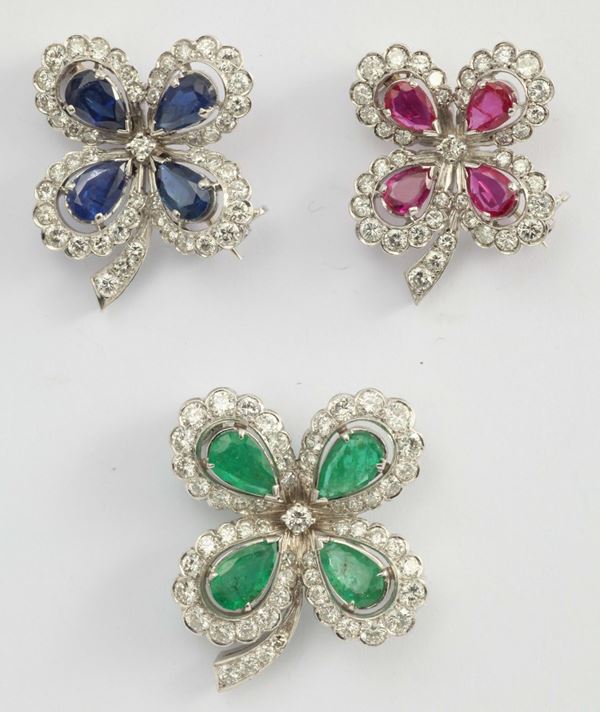 A lot of three brooches with emerald, ruby, sapphire and diamond