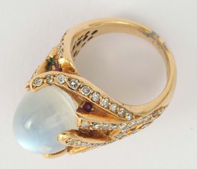 Anello con Claire De Lune, Taglio Cabochon