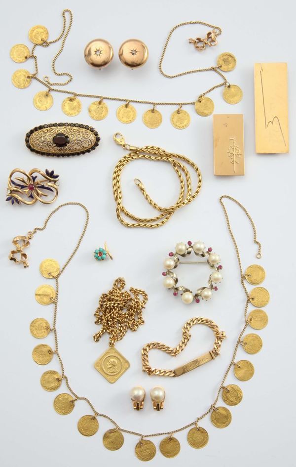 A lot of four necklace, six brooches, two pair of earrings and one bracelet