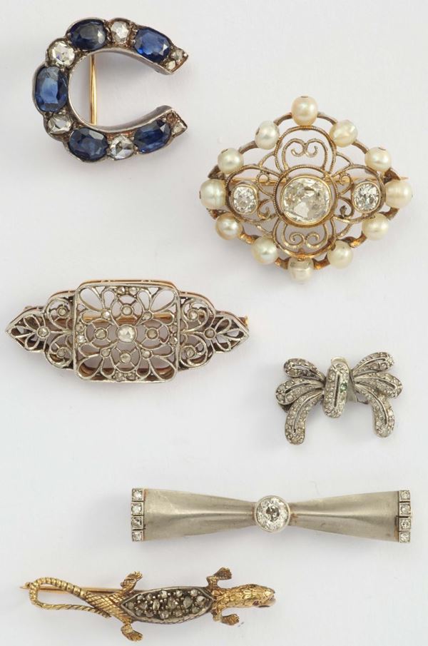 A lot of six brooches