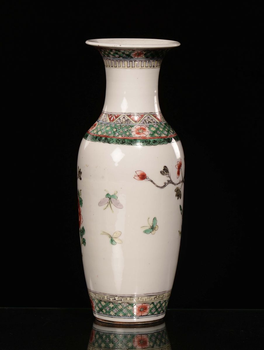 Vaso in Porcellana Famiglia Verde a Soggetto Naturalistico, Cina, Dinastia Qing, XIX Secolo