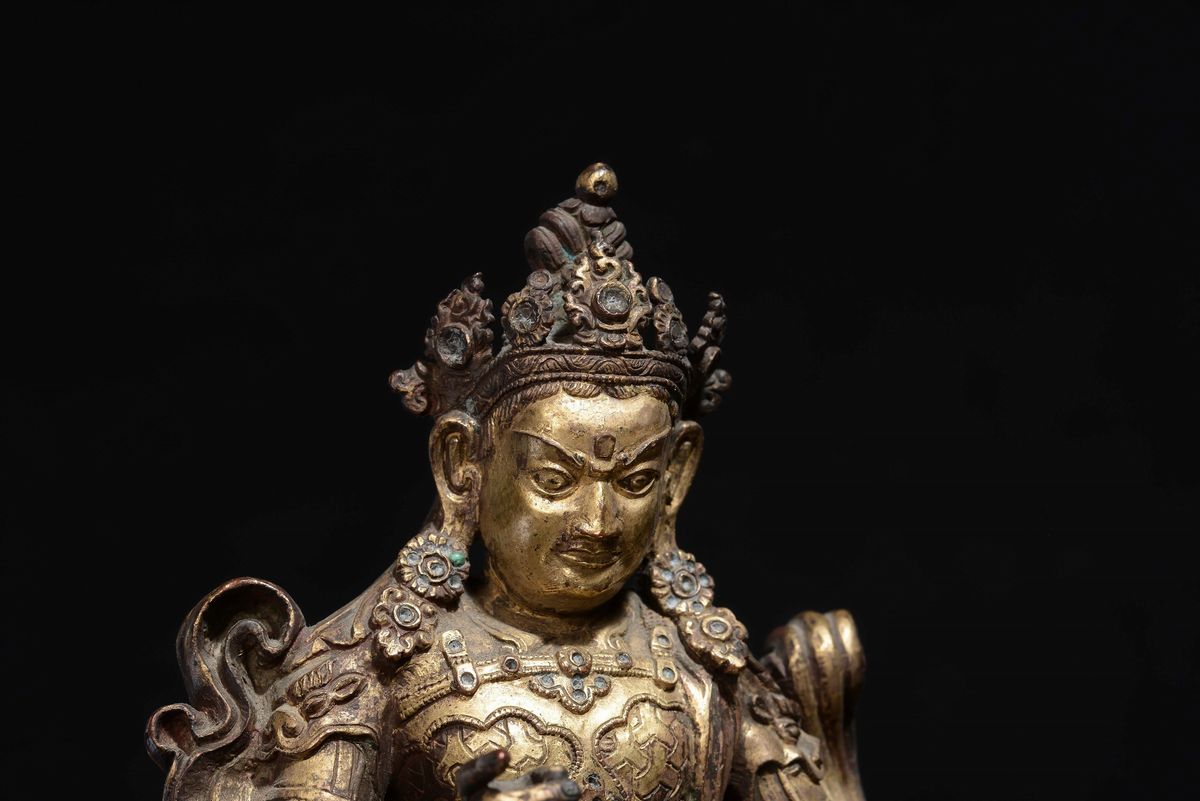 Bella Scultura in Bronzo Dorato Raffigurante Vaisravana su Cane di Pho, Tibet, XVI Secolo