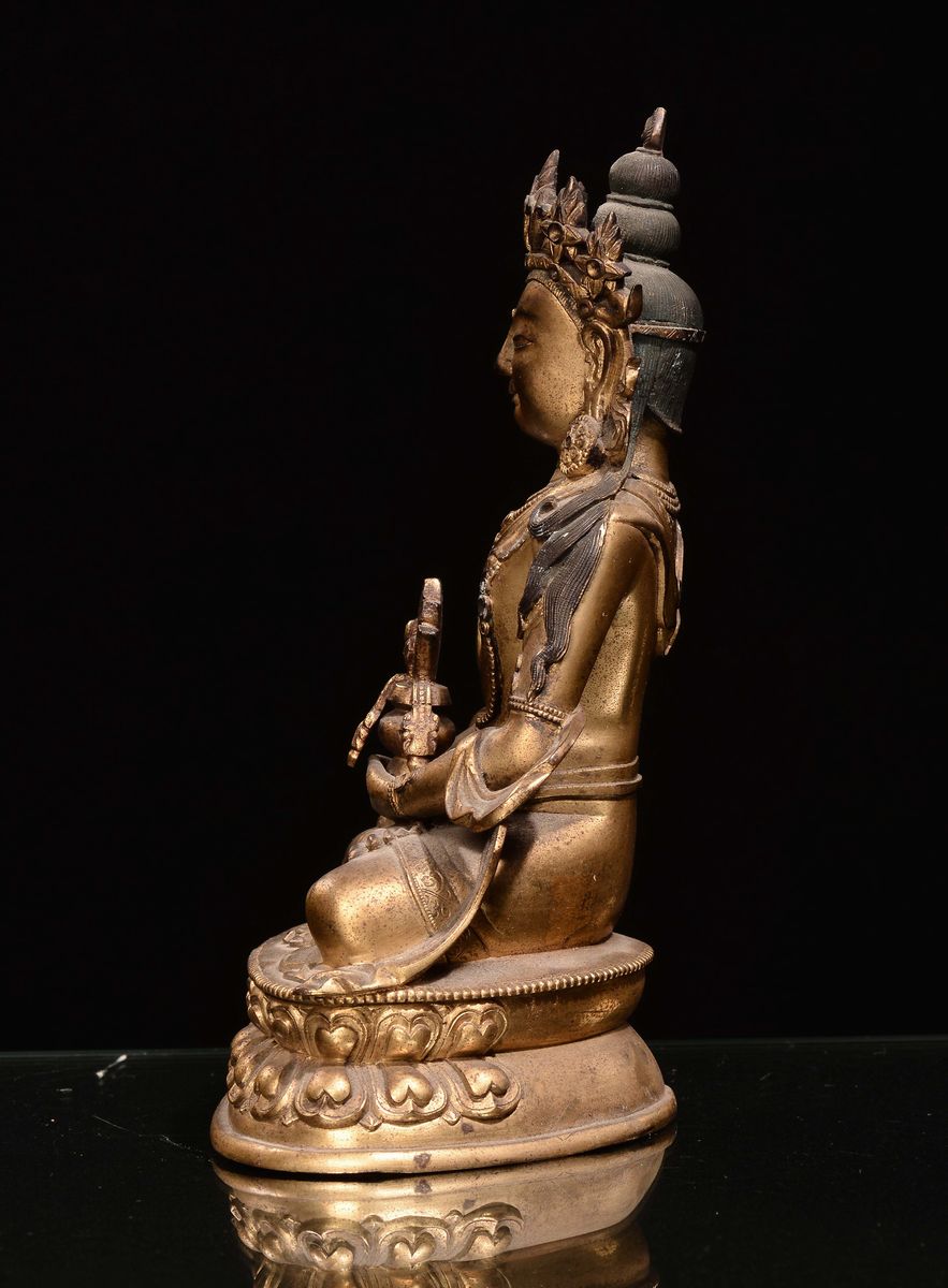 Figura di Amitaya in Bronzo Dorato, Cina, Dinastia Qing, Epoca, Qianlong (1736-1796)