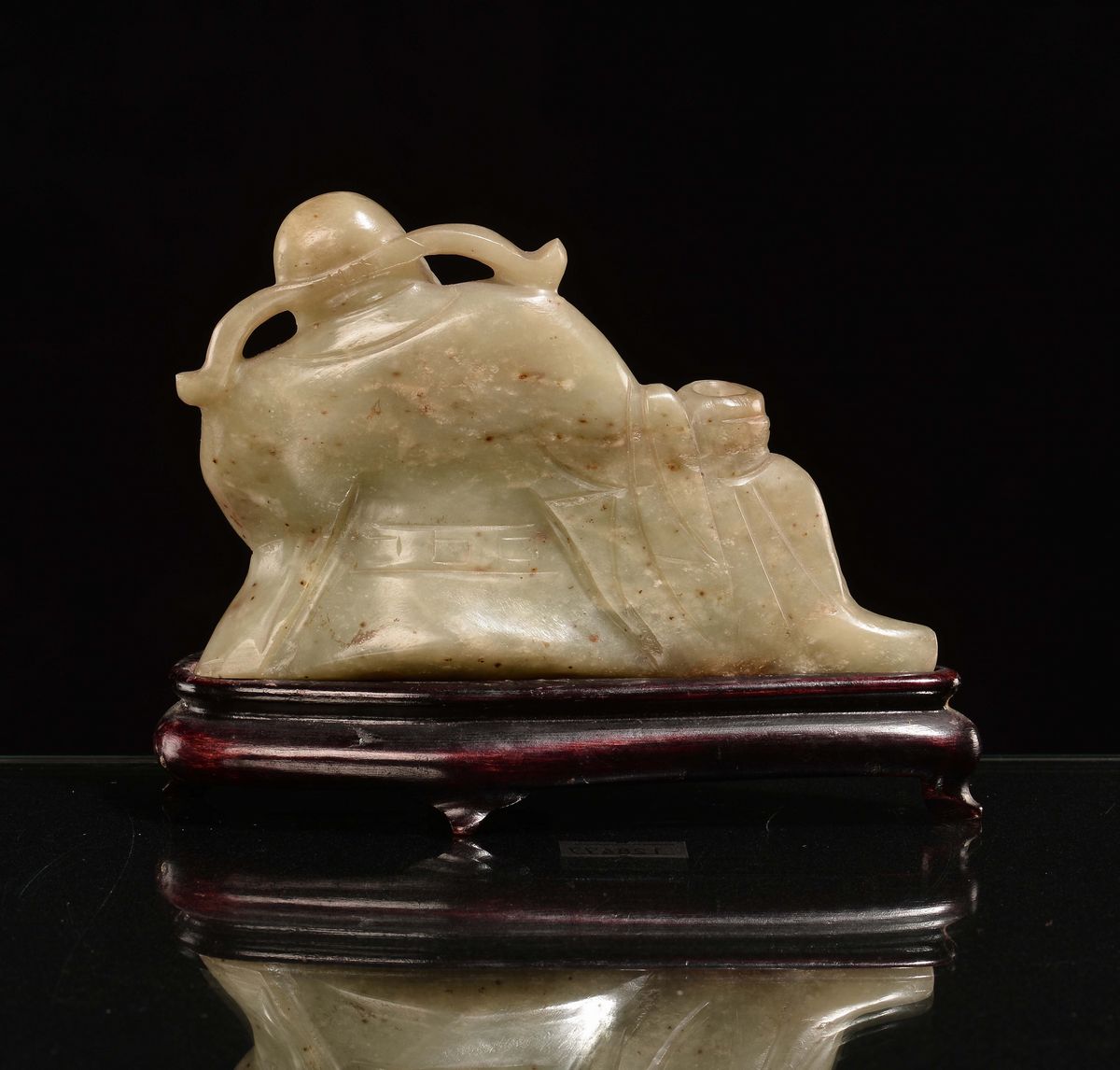 Figura di Saggio in Giada Celadon, Cina, Dinastia Qing, Epoca Qianlong (1736-1796)